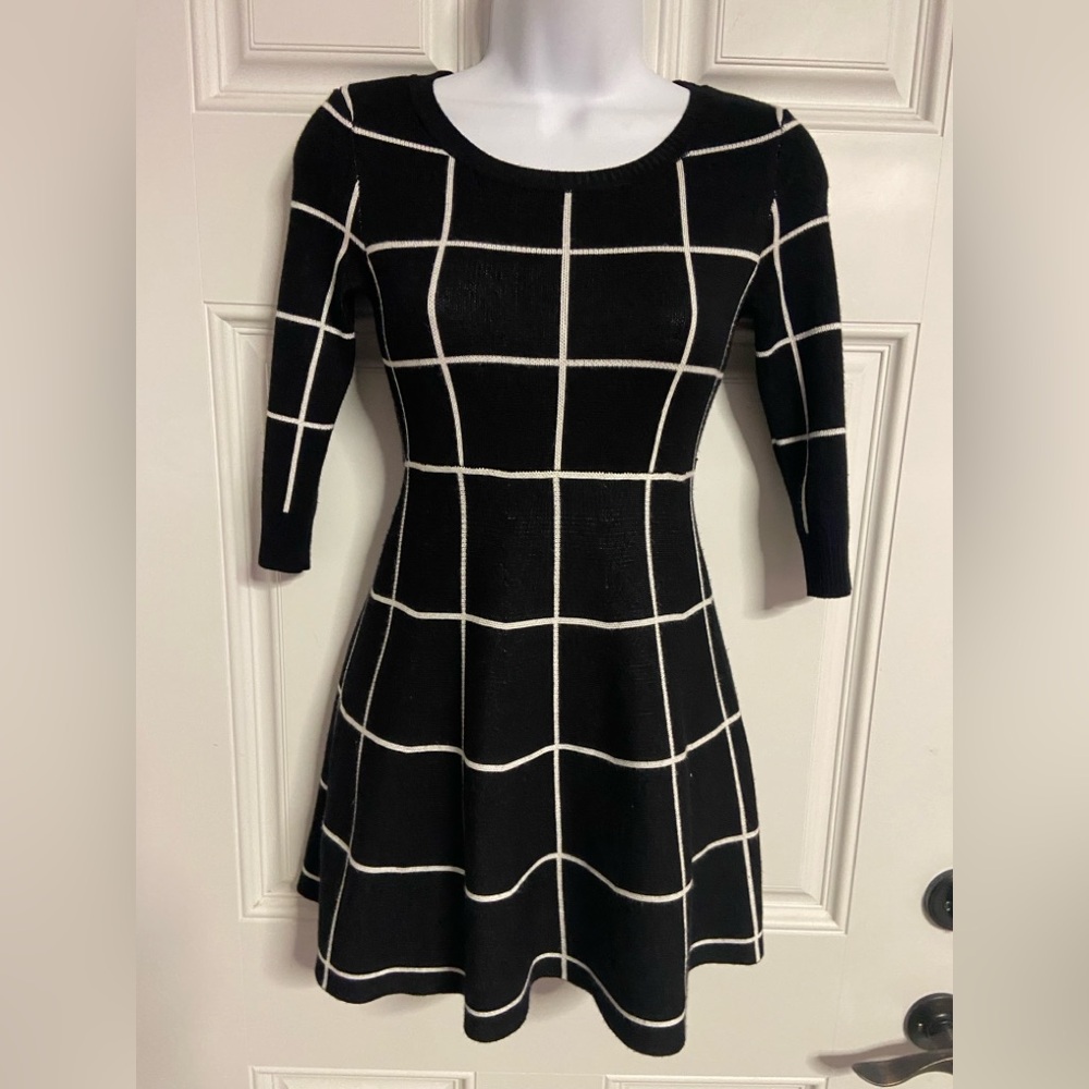 T25a- POPPIES & FISES Black Grid Plaid Fut & Flare Knit Sweater Dress